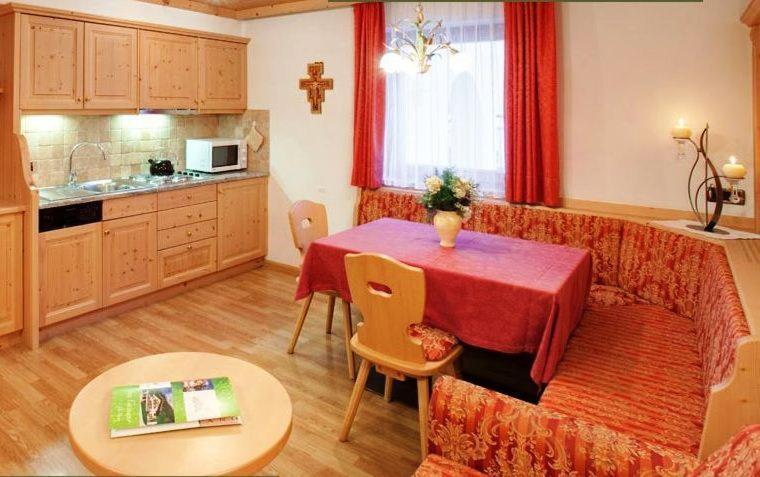 Residence Forcelles San Cassiano  Rom bilde