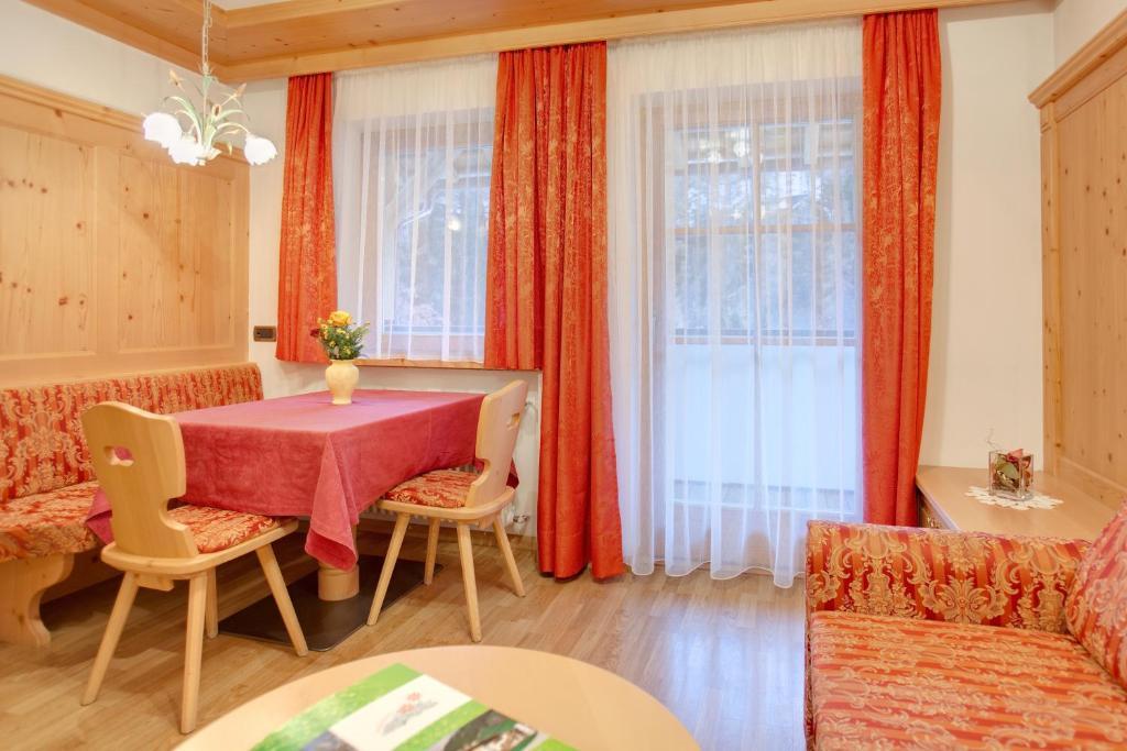 Residence Forcelles San Cassiano  Rom bilde